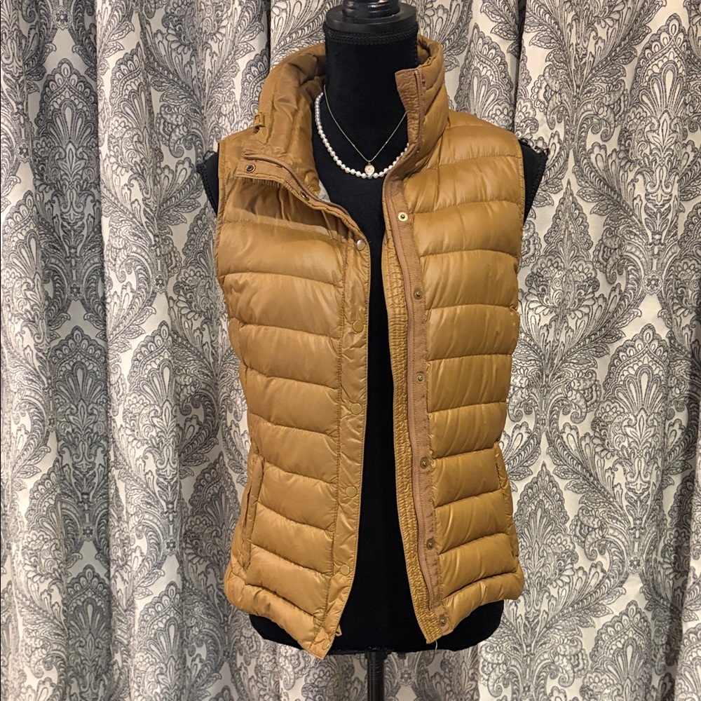 Gap gold/brown down vest